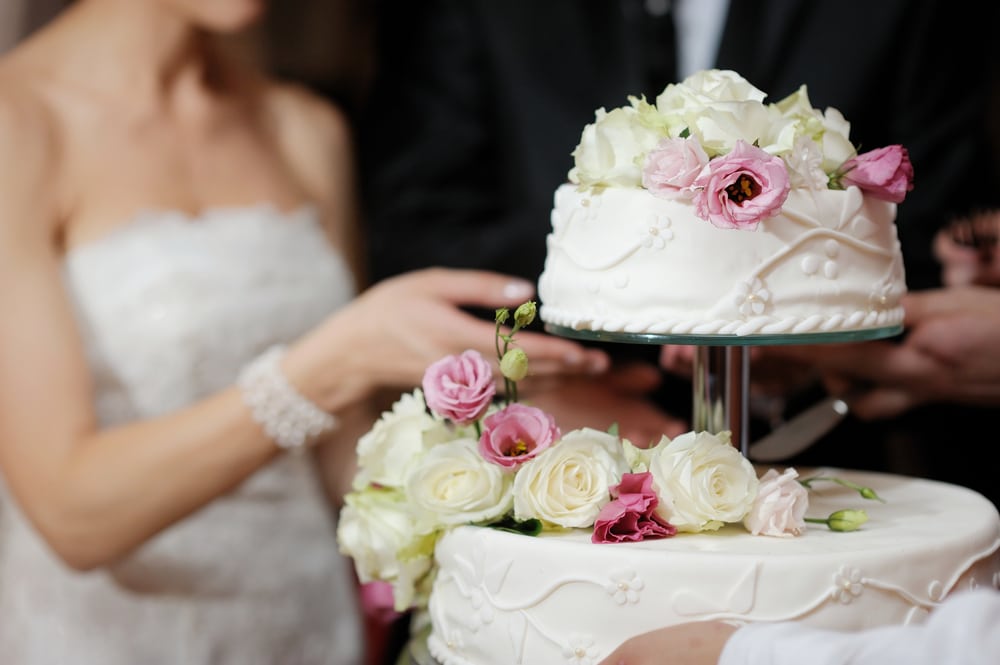 choosing a wedding cake - wedding planning nyc yacht charter rental new york city