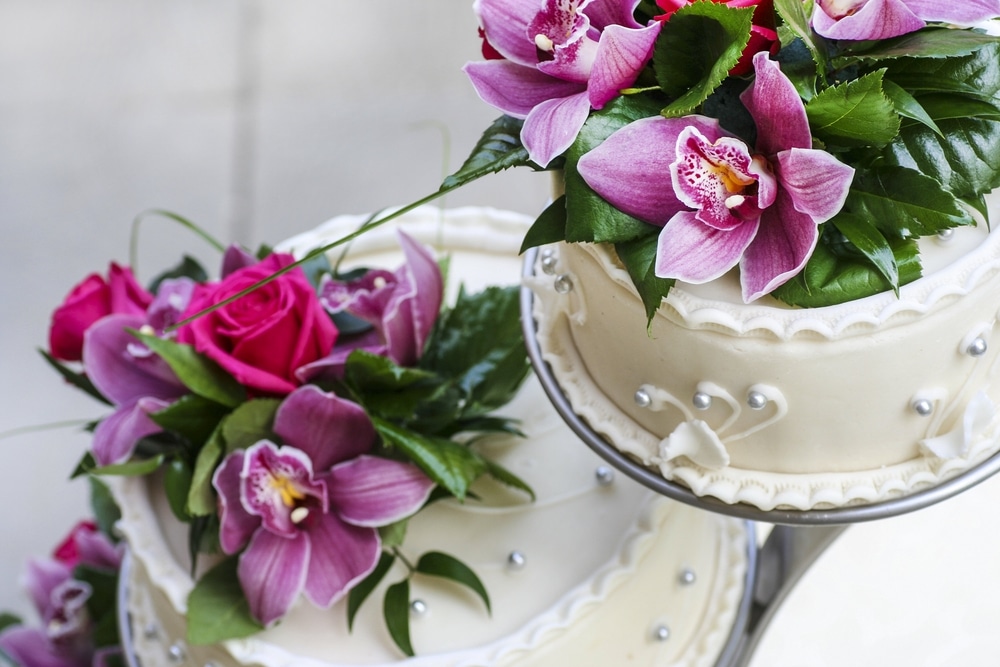 how-to-choose-the-perfect-wedding-cake-private-yacht-charter-nyc